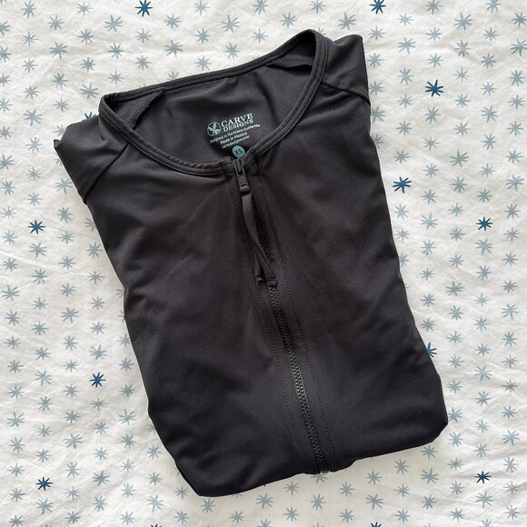 Carve Designs Dawson Rashguard Swim Top in Black - Picture 10 of 14